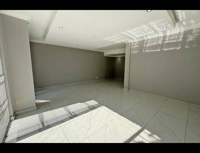 2 BEDROOM TOWNHOUSE FOR SALE IN BENMORE GARDENS